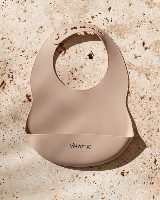 Mini and Boo silicone bib in cinnamon– adjustable neck, deep food catcher pocket, BPA-free, dishwasher-safe toddler feeding accessory.