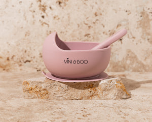 Mini and Boo silicone suction bowl and spoon set – 100% food-grade silicone, BPA-free, lead-free, phthalate-free, dishwasher and microwave safe, strong suction base, ideal for baby-led weaning and toddler mealtime.