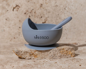 Mini and Boo silicone suction bowl and spoon set – 100% food-grade silicone, BPA-free, lead-free, phthalate-free, dishwasher and microwave safe, strong suction base, ideal for baby-led weaning and toddler mealtime.