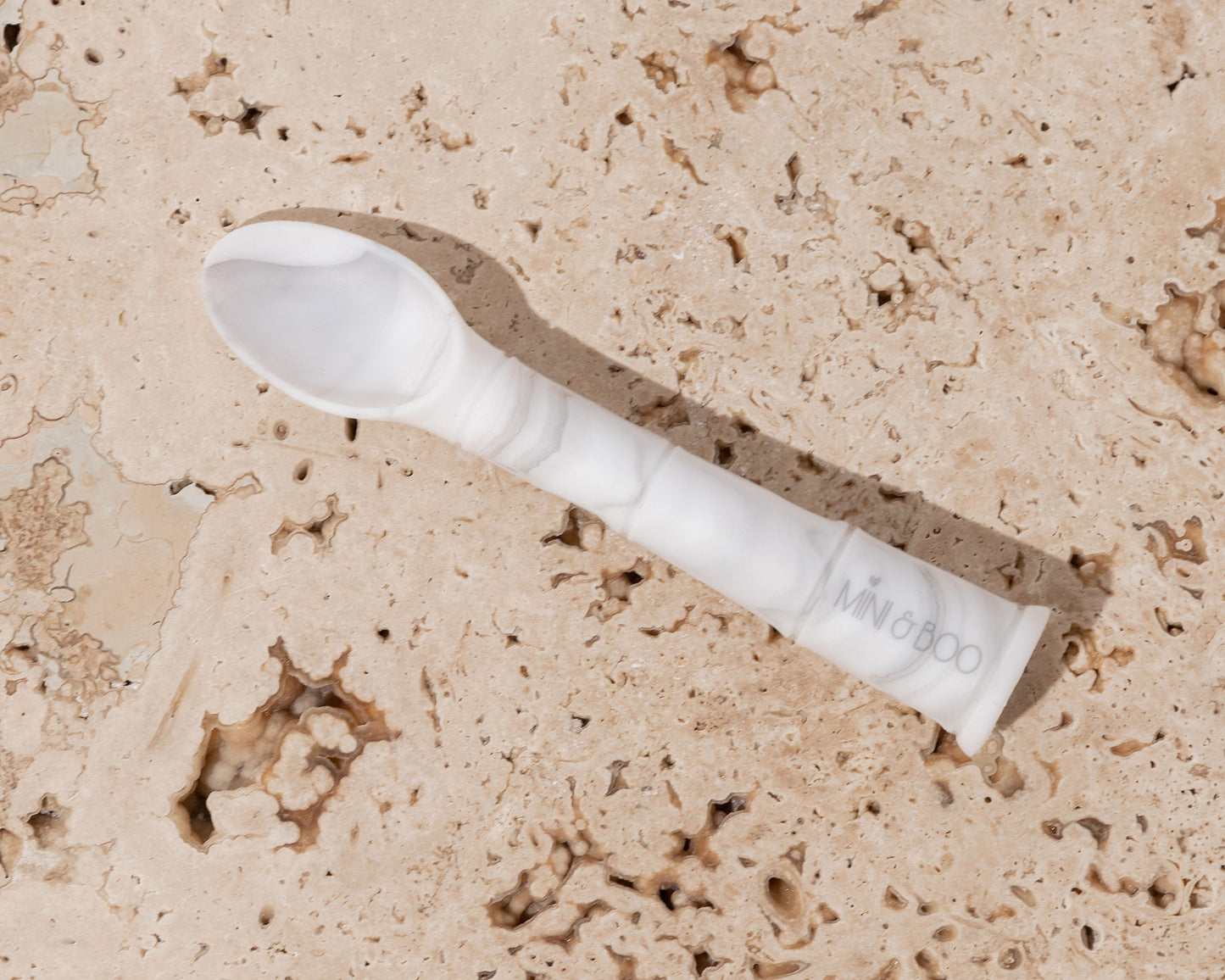 Mini and Boo silicone teething spoons with narrow tips – BPA-free, food-grade silicone, soft on gums, suitable for babies 3–36 months, dishwasher safe.